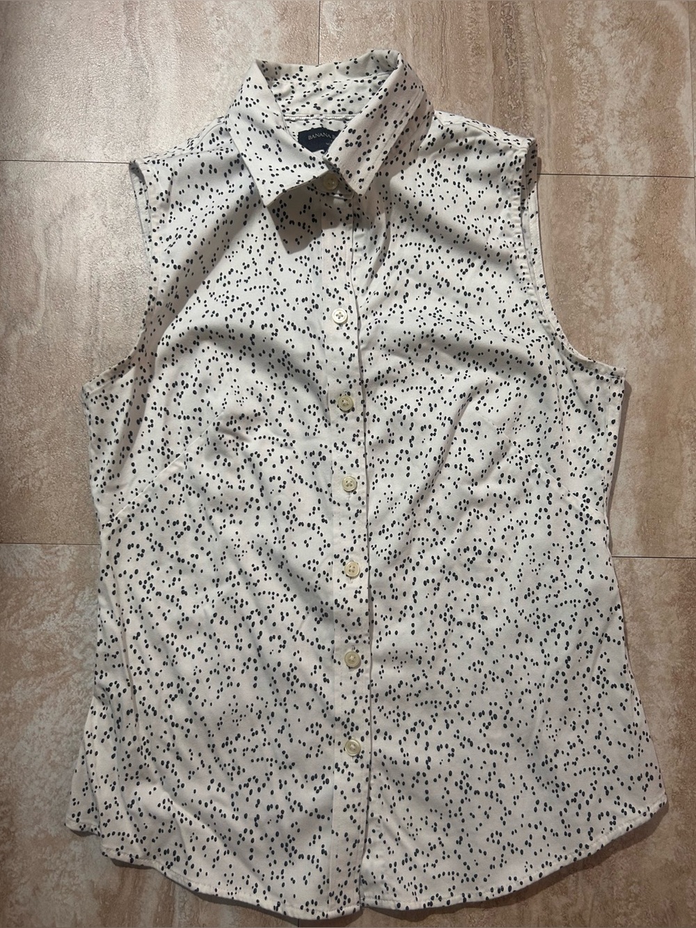 Banana Republic Sleeveless Collared Button-Down
